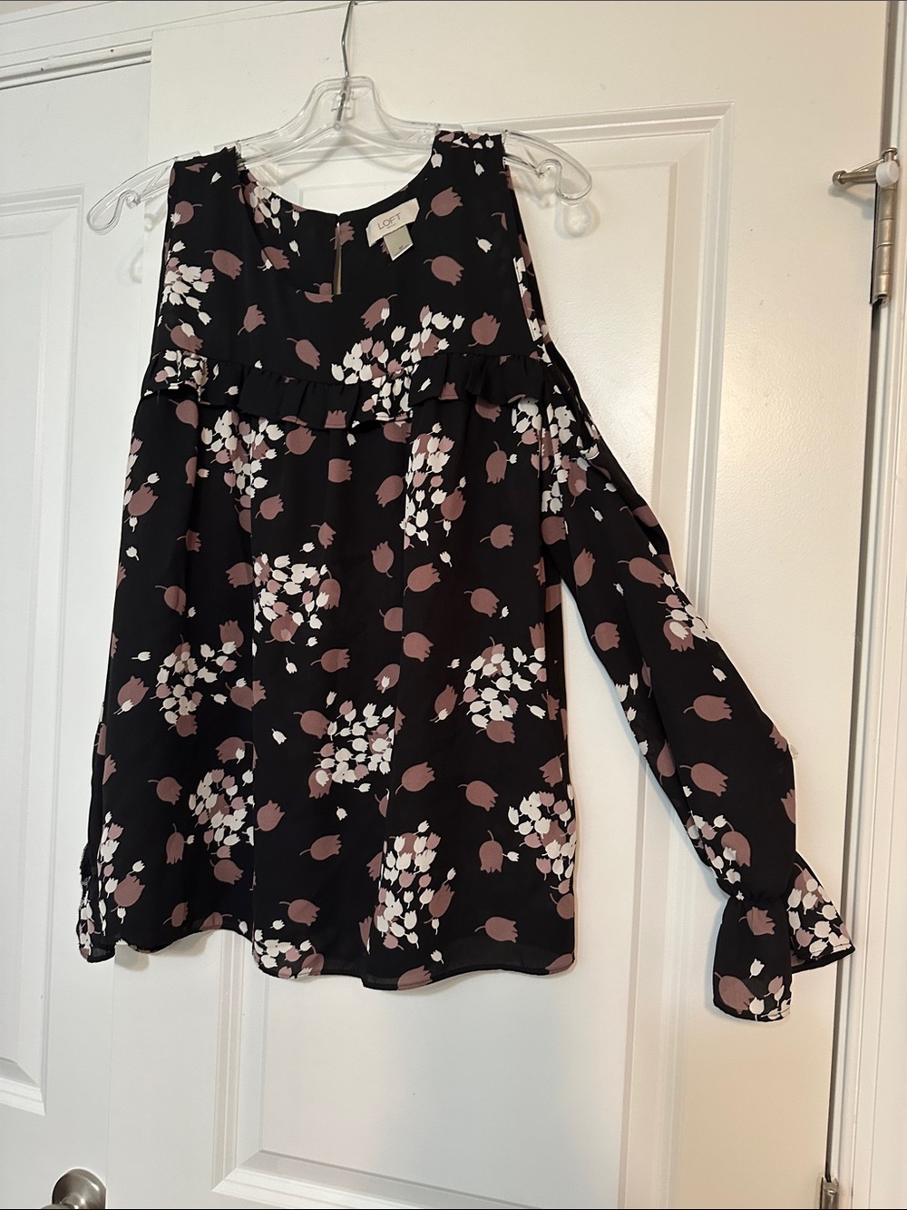 Sz M Loft Black Floral Cold Shoulder Top dark background w/pink, white, purple.